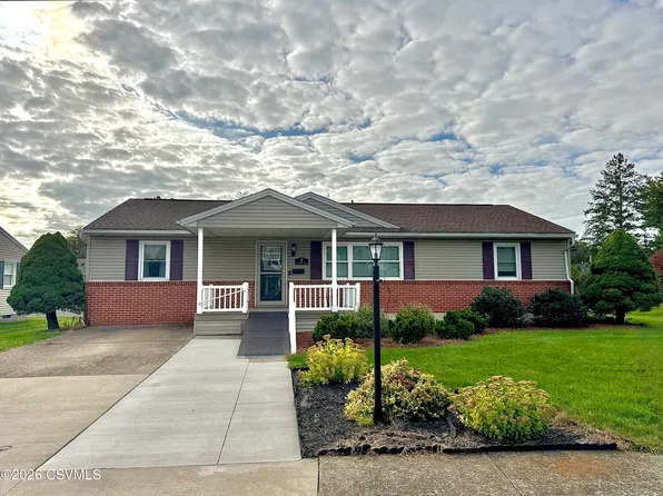 8 Woodruff Ave, Selinsgrove, PA 17870