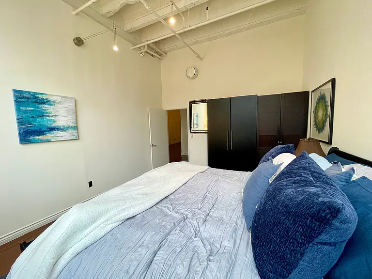 312 W 5th St #201 — Photo 4