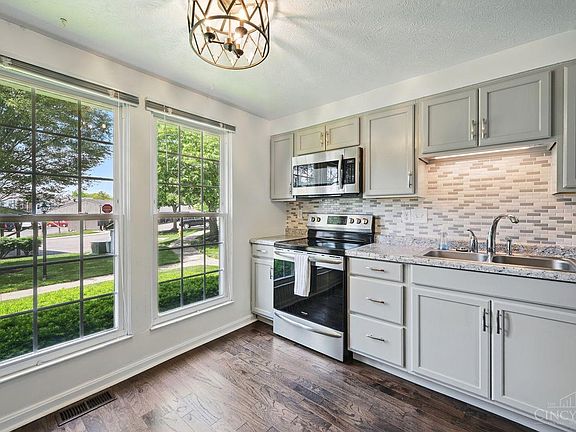 4th image of 10955 Barrington Ct
