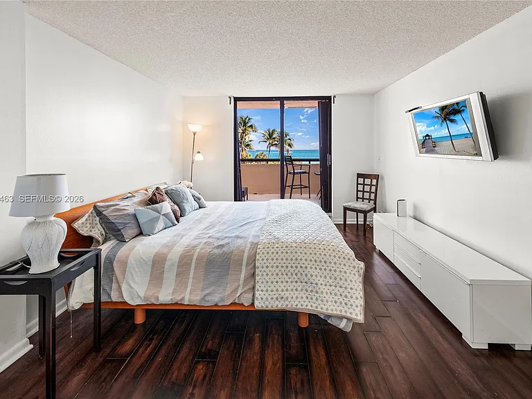 2555 Collins Ave #403 — Photo 19