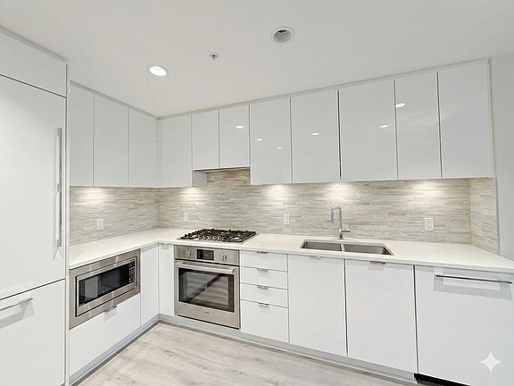 4th image of 9233 Odlin Rd #209