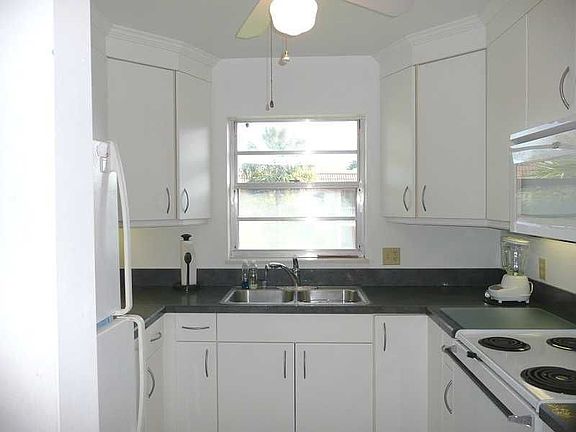 3rd image of 40 Vista Gardens Trl