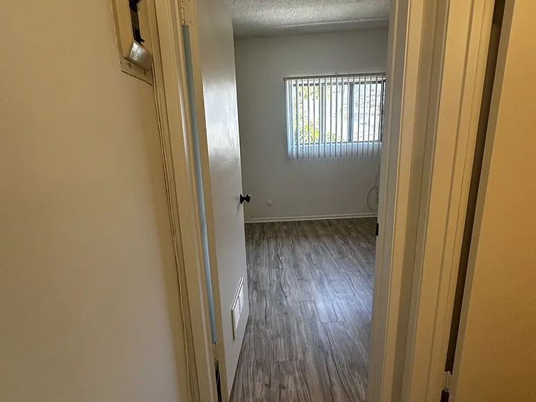 1156 Alameda Ave — Photo 11