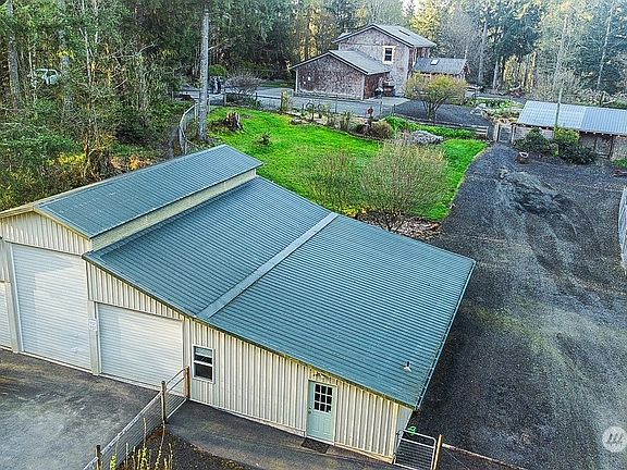 3rd image of 9927 Jayhawk Lane SW