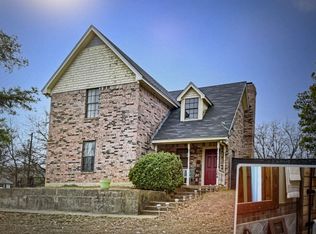 104 S Parkway Dr, Alvarado, TX 76009