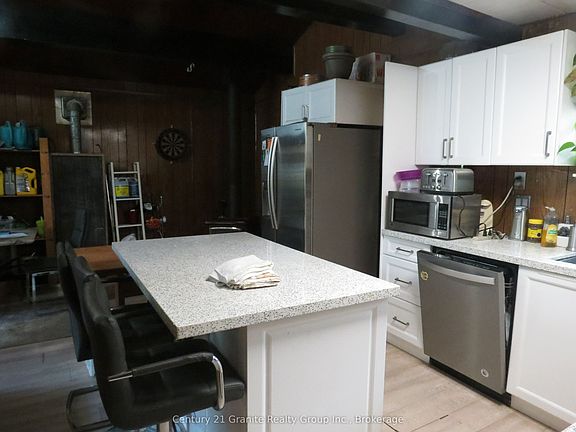 5th image of 1060 Buttercup Dr