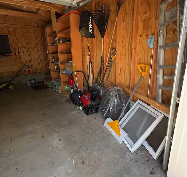 720 Cedar Lake Rd S — Photo 28