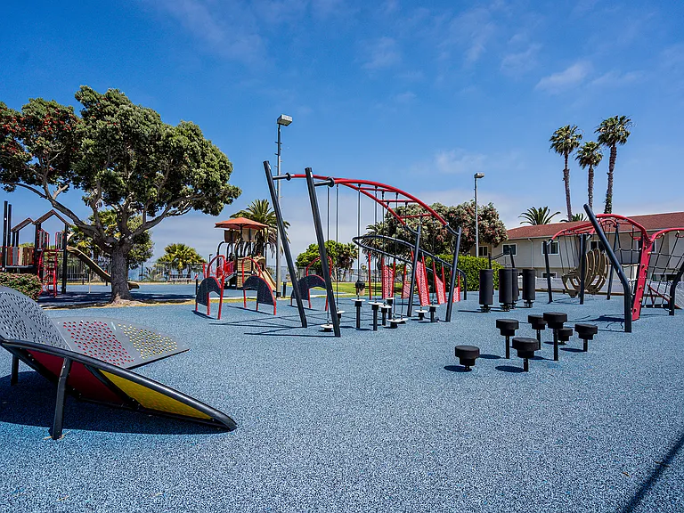 TVC - LA Air Force Base — Photo 30