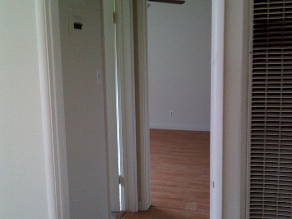 5th image of 934 W Glenoaks Blvd APT 7