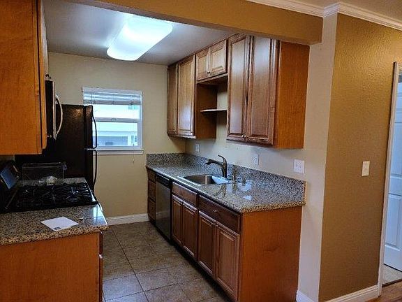 2nd image of 3521 Town Ct APT 4