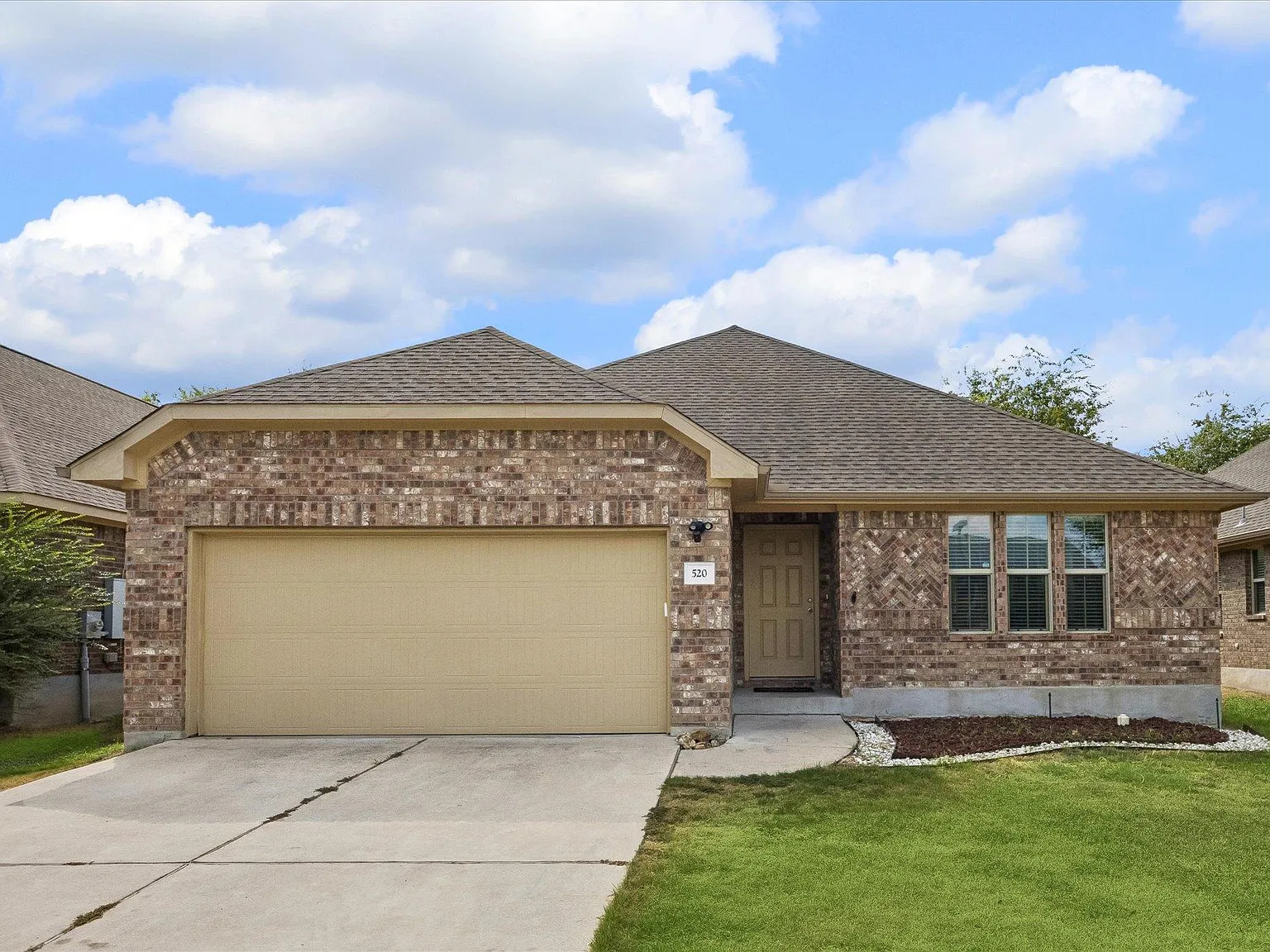 3 bed, 2.0 bath, 1605 sqft, $2,000 — Photo 2