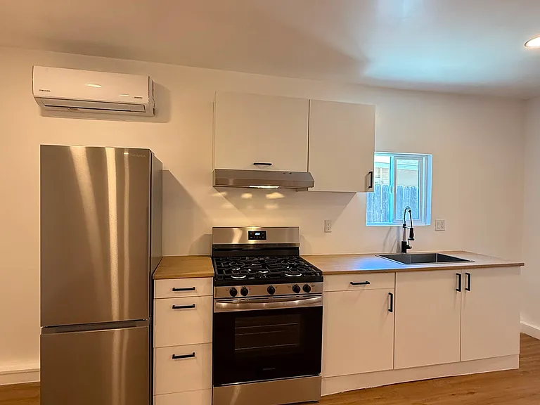 6240 Wiehe Ave #A — Photo 2