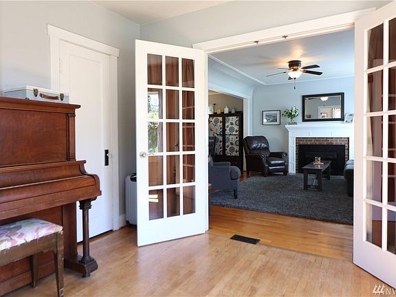 3rd image of 2020 Olympia Ave NE