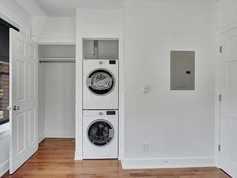 162 Allen St #4 — Photo 8