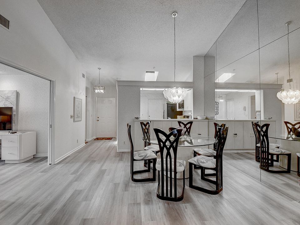 Home For Sale In Palm Chase Lakes