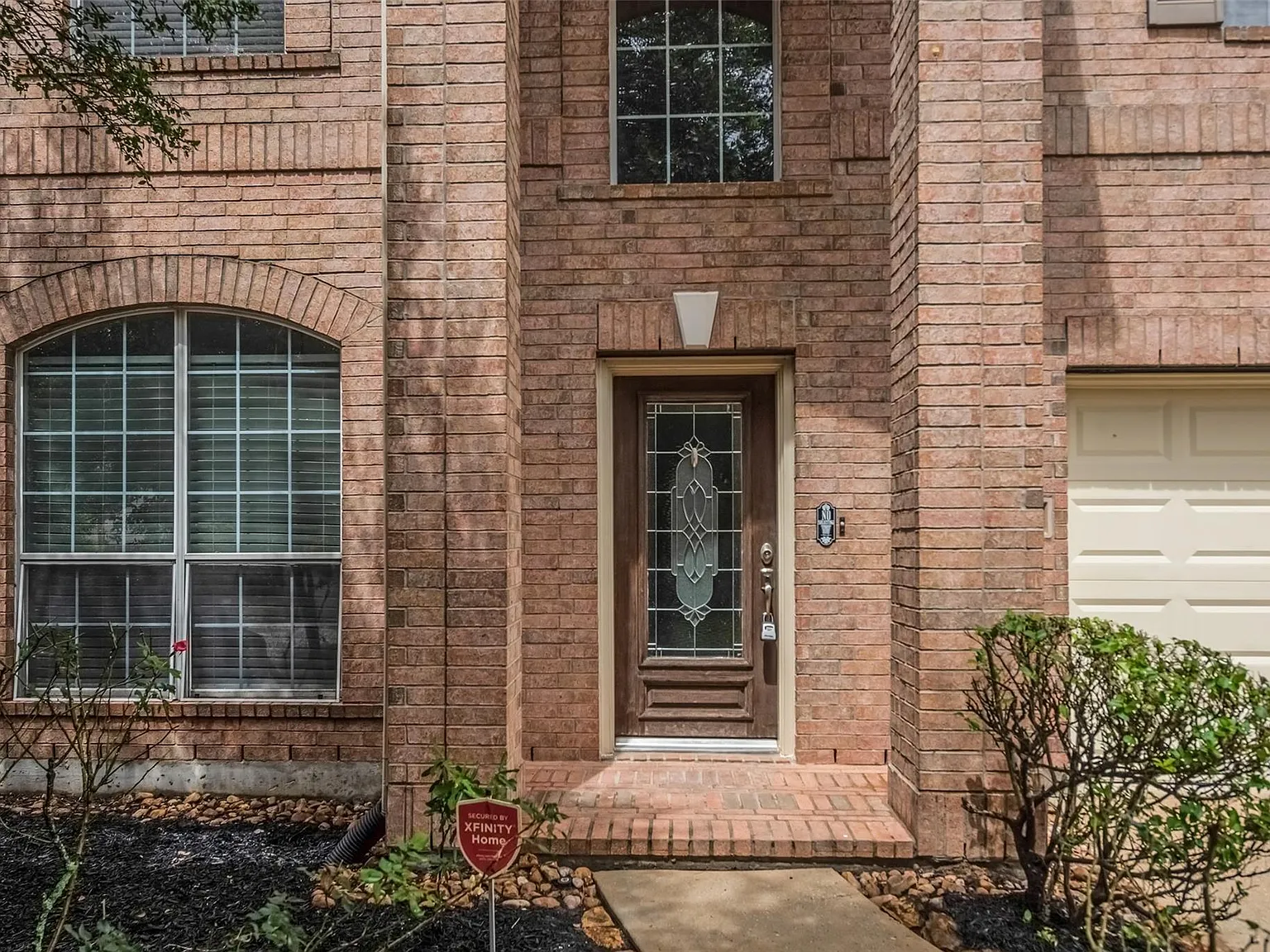 4 bed, 2.5 bath, 2372 sqft, $2,750 — Photo 3