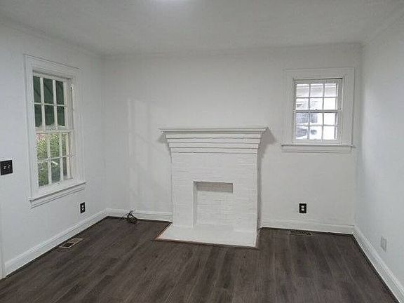 3rd image of 1410 Red Oak St