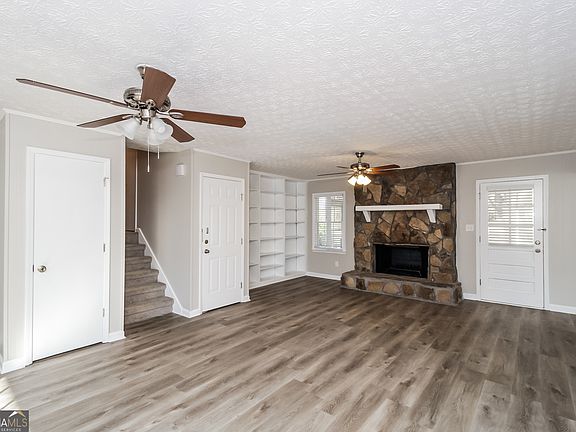 2nd image of 112 Creekview Dr