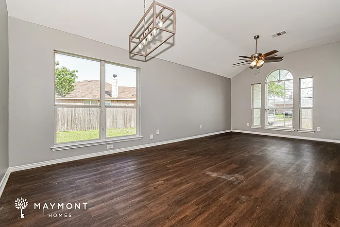 512 Bryn Mawr — Photo 4