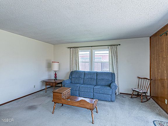 4th image of 921 W Williams St
