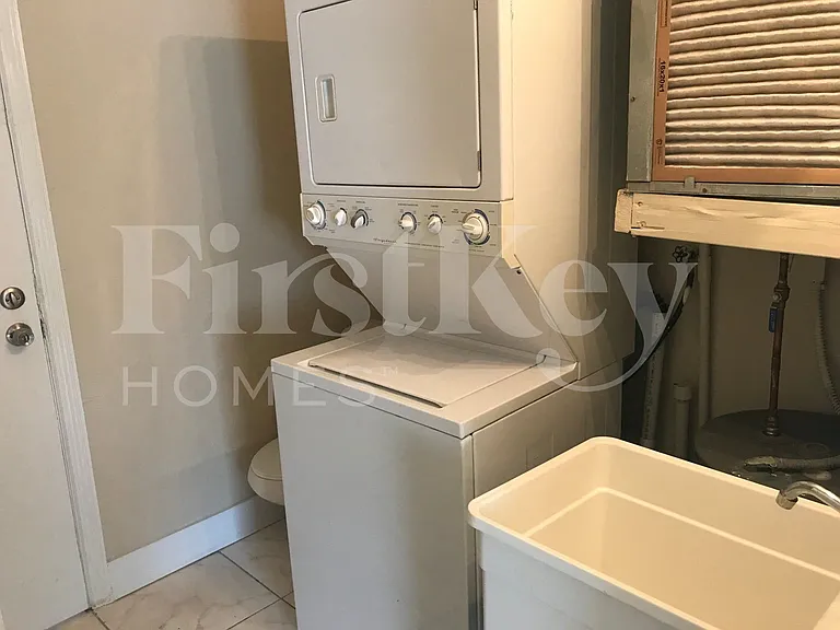 17470 NE 19th Ave — Photo 13