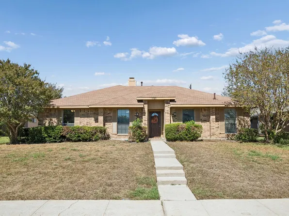 1721 Paxton Dr, Carrollton, TX 75007