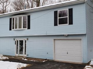 889 Country Place Dr, Tobyhanna, PA