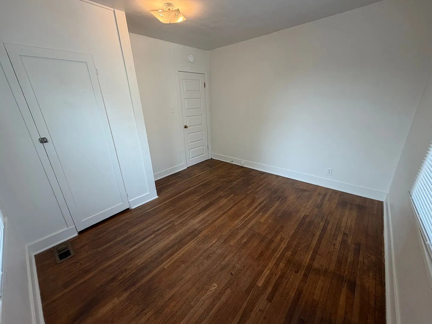 Adorable Shadle Bungalow - 2 Bed, 1 Bath — Photo 4