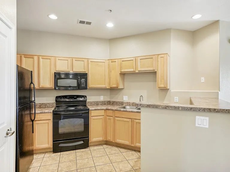 Sereno Townhomes — Photo 37