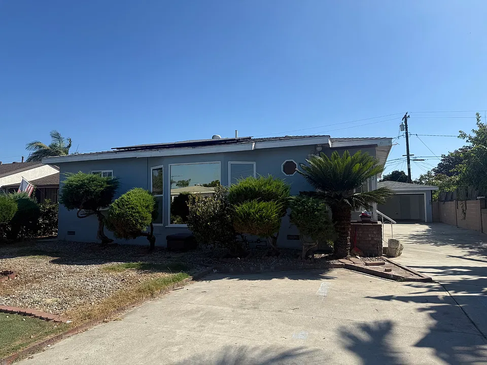 8792 Acacia Ave