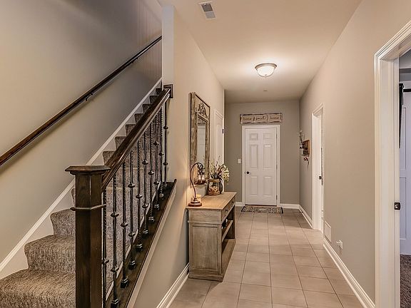 4th image of 648 Parkside Ct