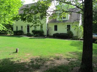 100 Country Ln, Hebron, CT 06248