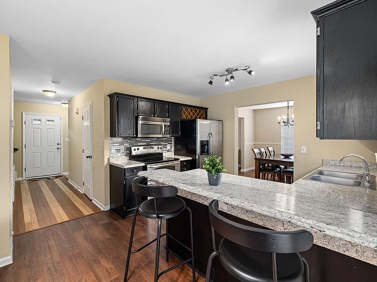 208 Texanna Way — Photo 3