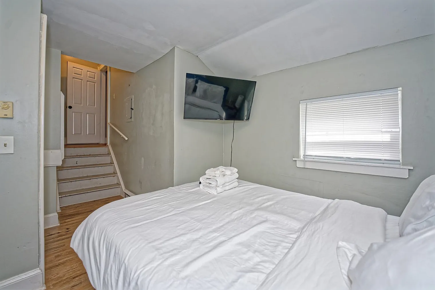 3 bed, 1.0 bath, $3,968 — Photo 4
