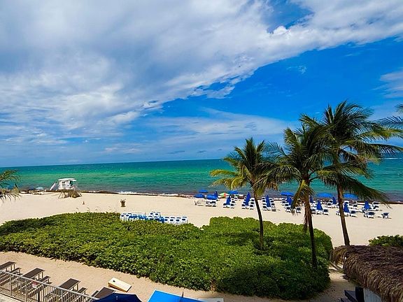 4th image of 17375 Collins Avenue #1104