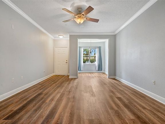 5th image of 405 Southern Pecan Cir Unit 104