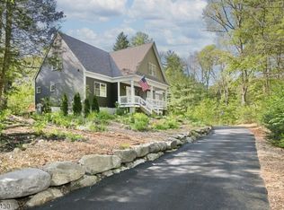 11 Virginia Ln, West Milford, NJ 07480