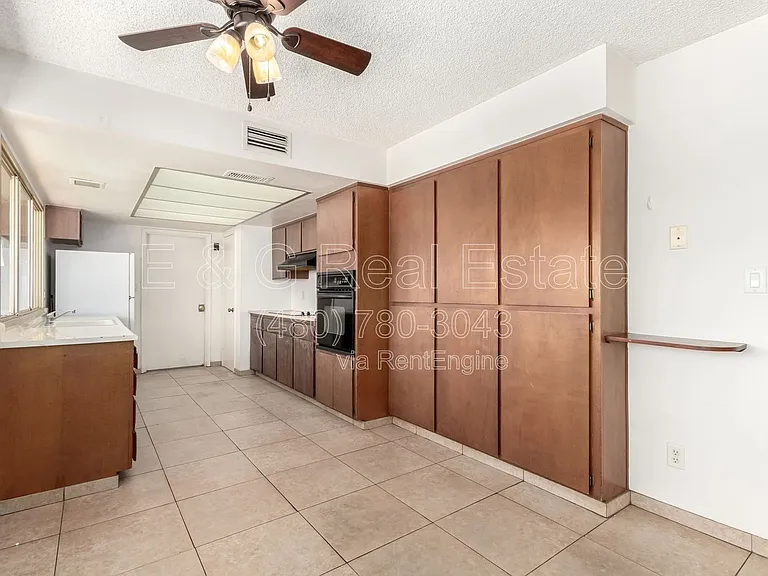 4013 S Hazelton Ln — Photo 8