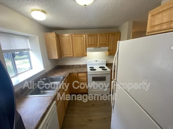 704 Ferris Ct, Rawlins, WY