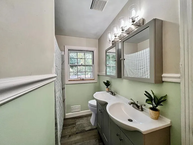 1201 Domingo Dr — Photo 2
