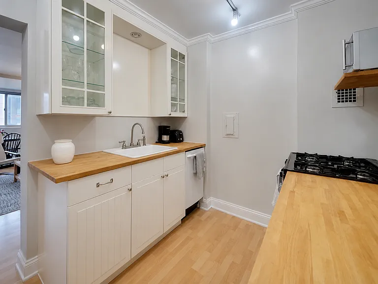 922 24th St NW #716 — Photo 14