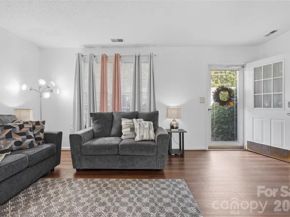 9678 Old Gate Dr, Matthews, NC 28105