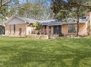 1220 Lancelot Ln, Ocean Springs, MS 39564