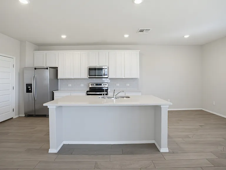 10803 Airmen Dr — Photo 10
