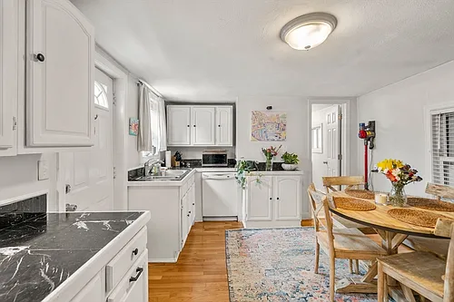 528 E 3rd St #1 Photo 1