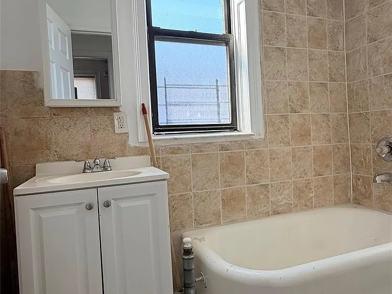1840 Bronxdale Ave #3 — Photo 8