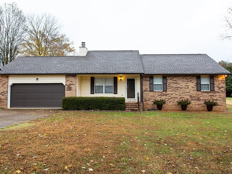 5609 Landrum Dr — Photo 1
