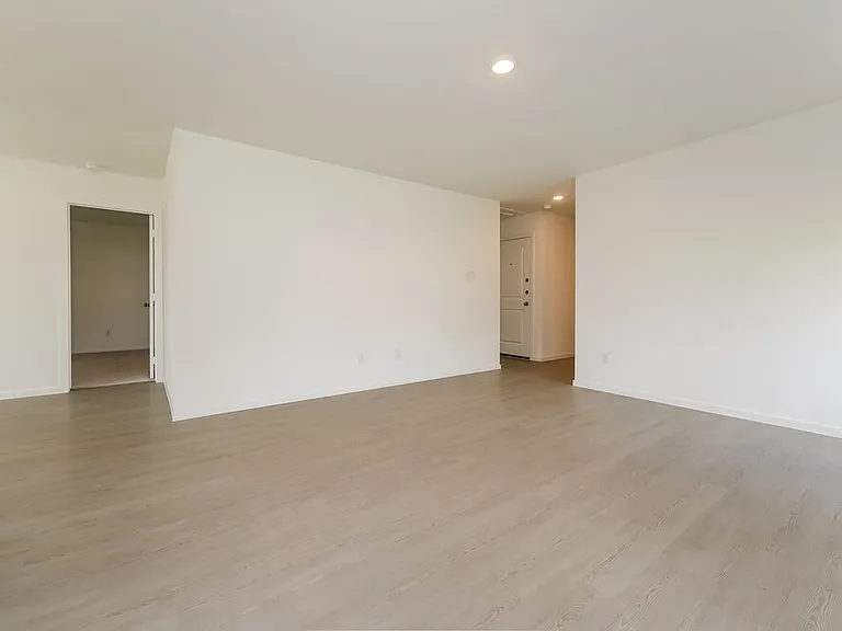 16118 Hatton Dr — Photo 5