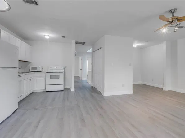 1317 Airport Dr APT F12, Tallahassee, FL 32304