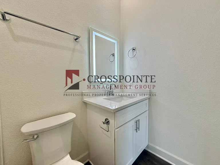 548 W Erwin St — Photo 26